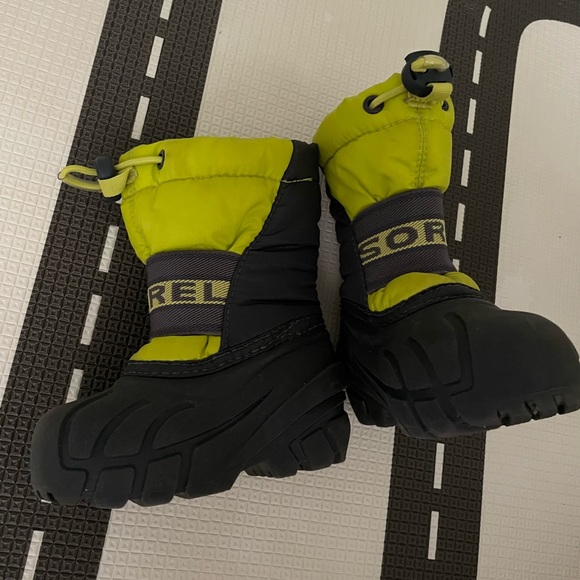 Sorel Winter Boots - Picture 2 of 4